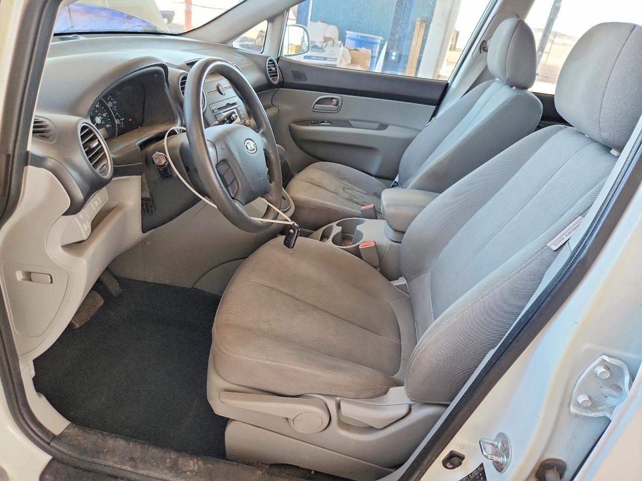 2009 Kia Rondo Base - Image 7