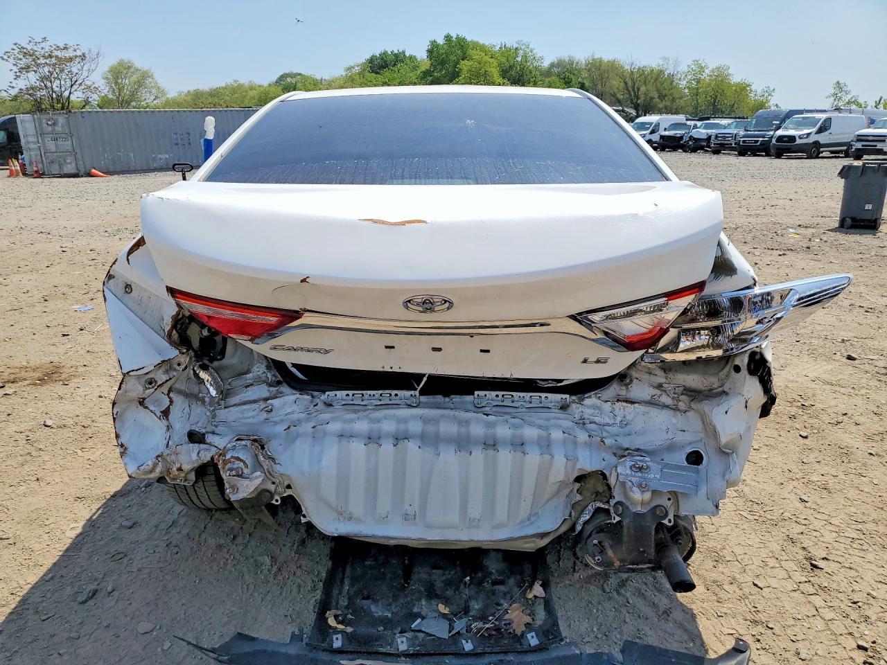 2016 Toyota Camry Le - Фото 6