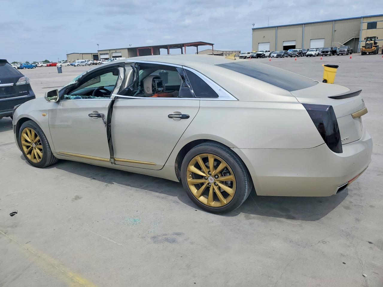 2013 Cadillac Xts Luxury Collection - Image 2
