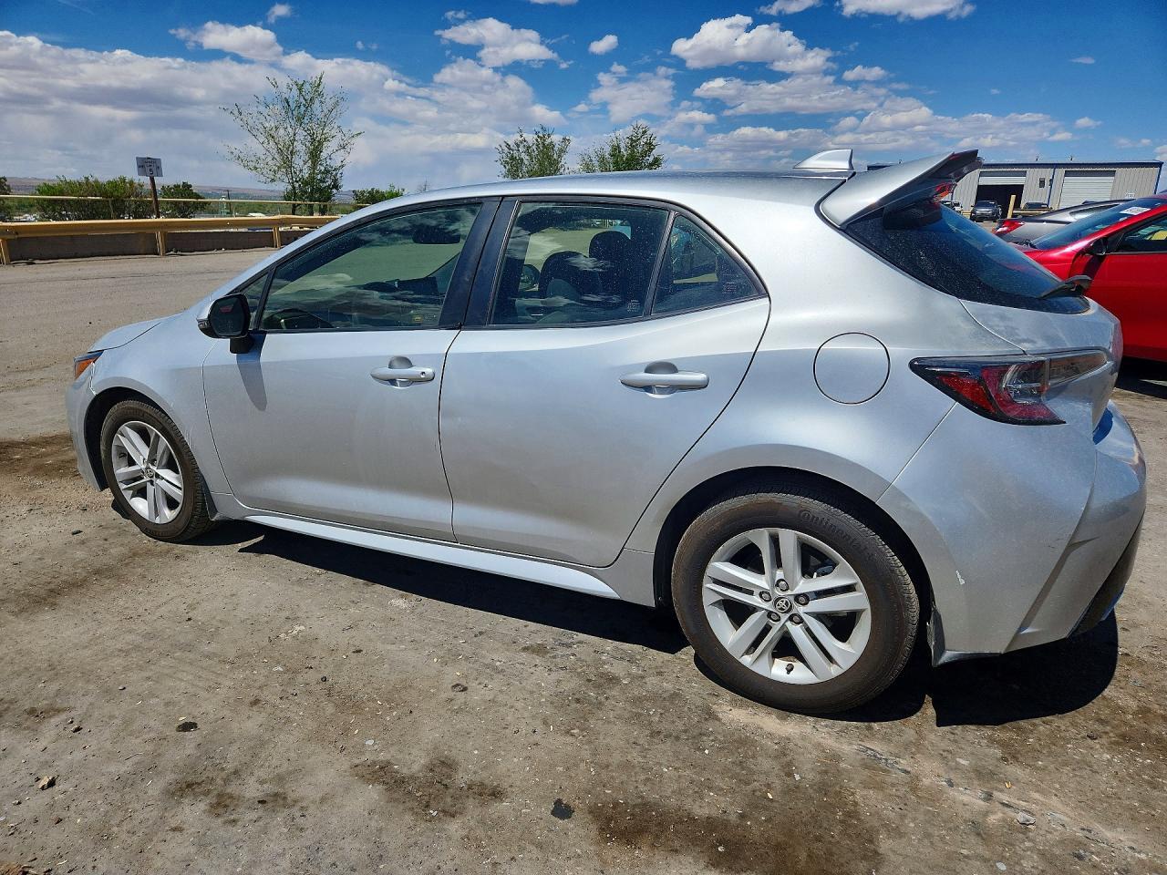 2020 Toyota Corolla Hatchback Se - Image 2