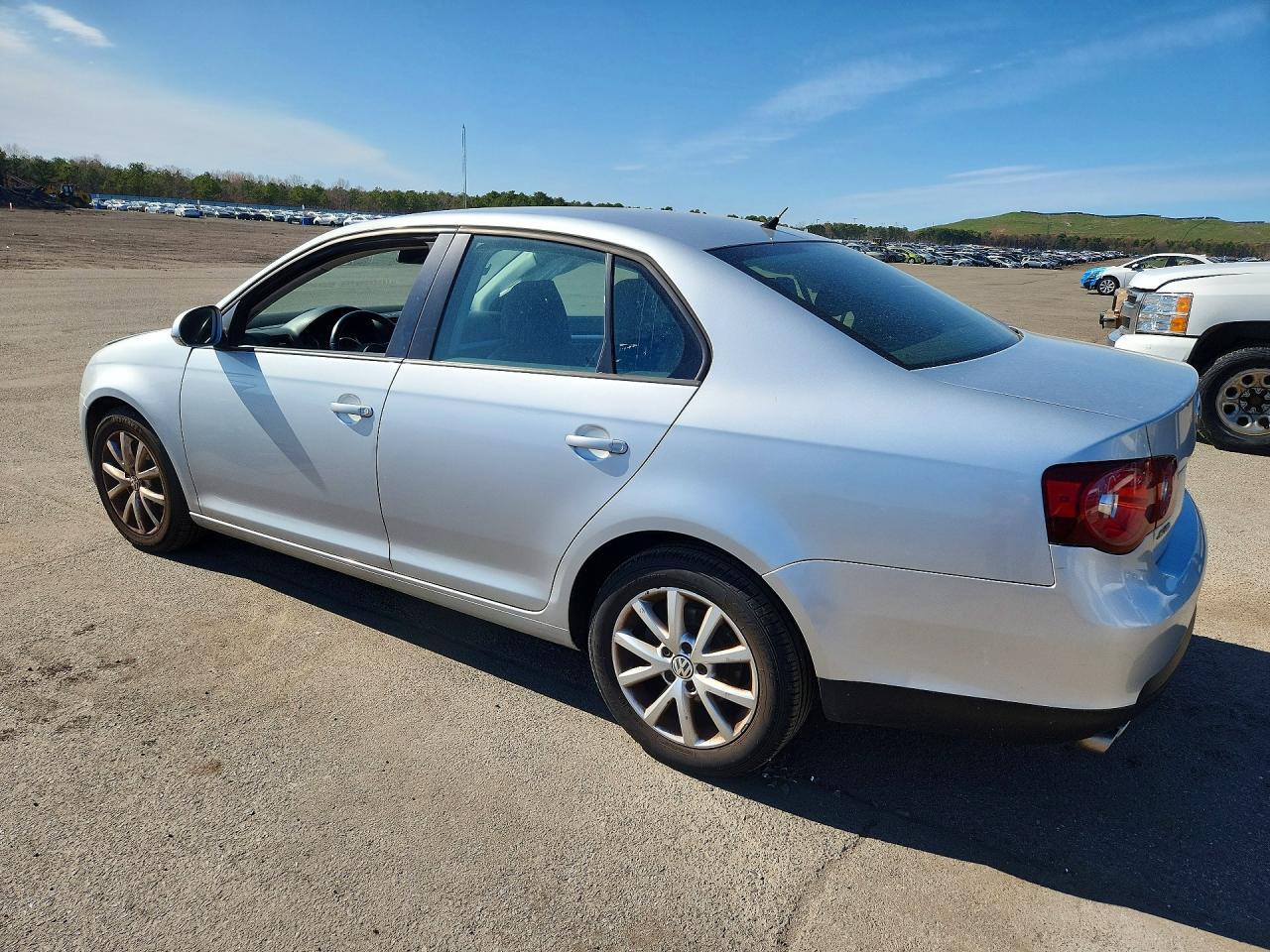 2010 Volkswagen Jetta Limited - Фото 2