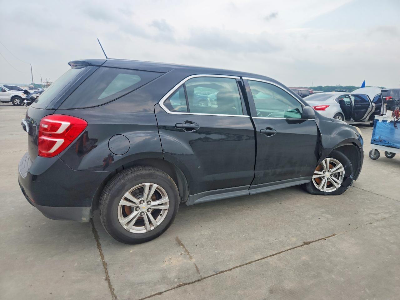 2017 Chevrolet Equinox Ls - Image 3
