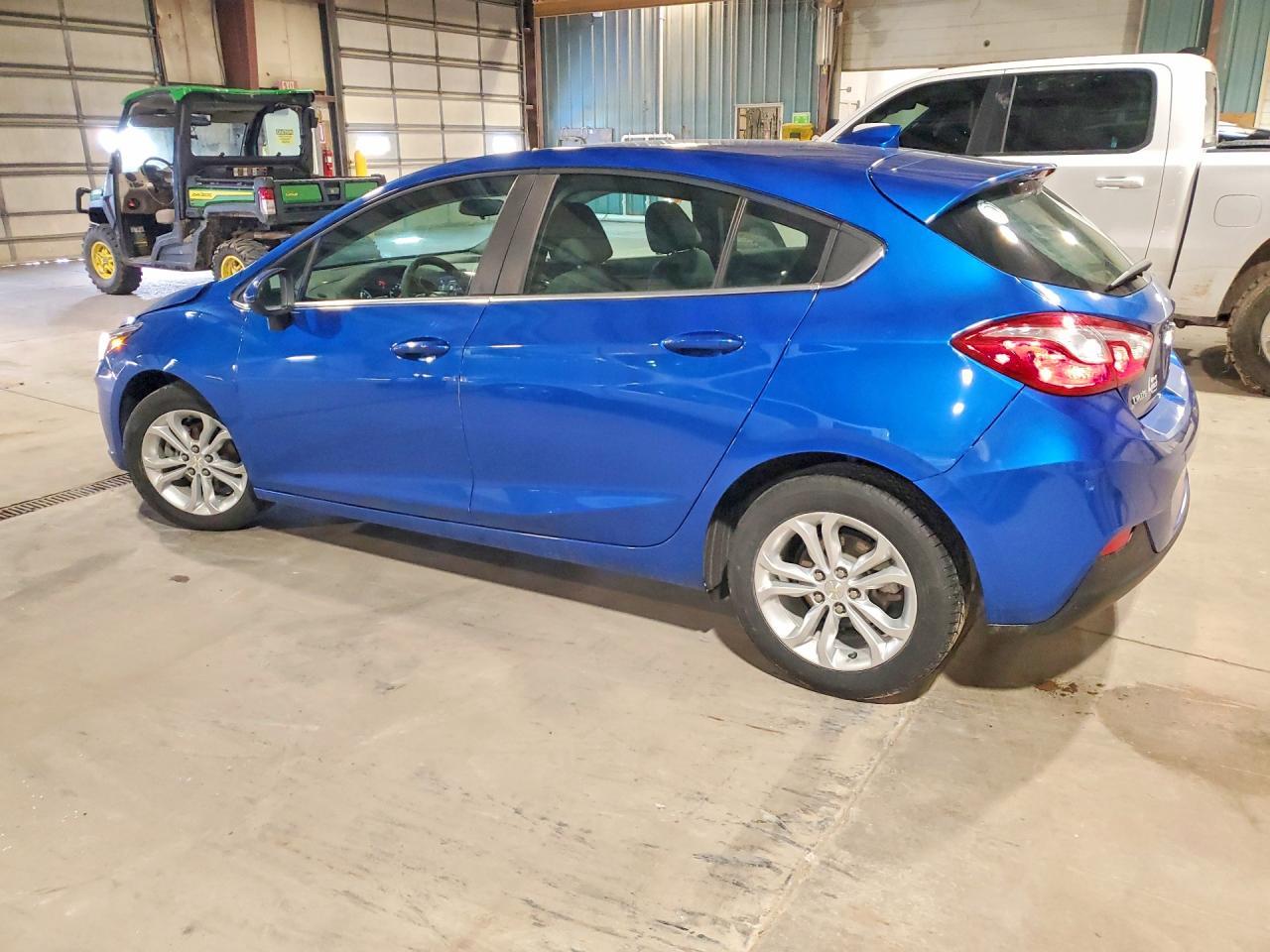 2019 Chevrolet Cruze Lt - Image 2