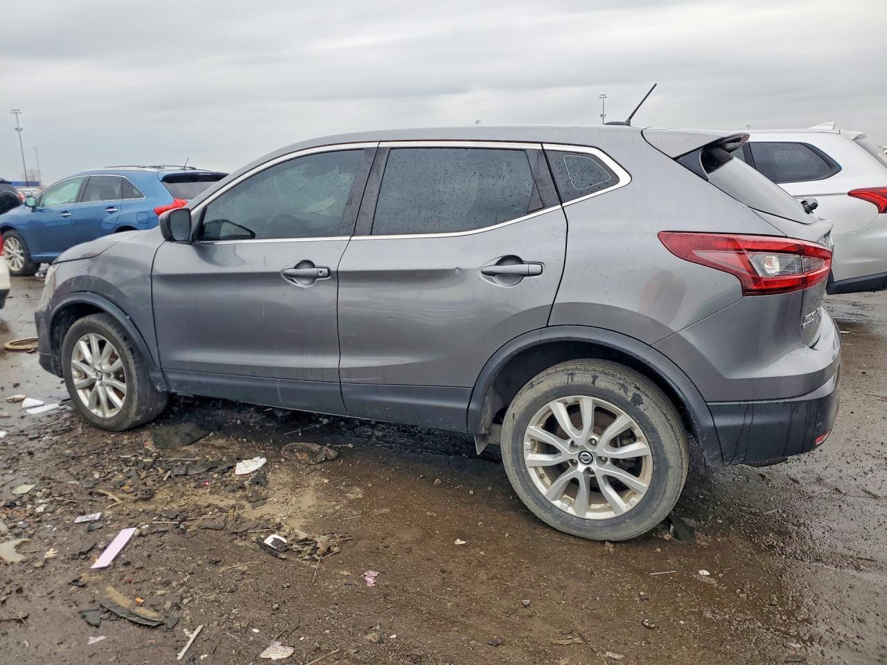 2021 Nissan Rogue Sport S - Image 2
