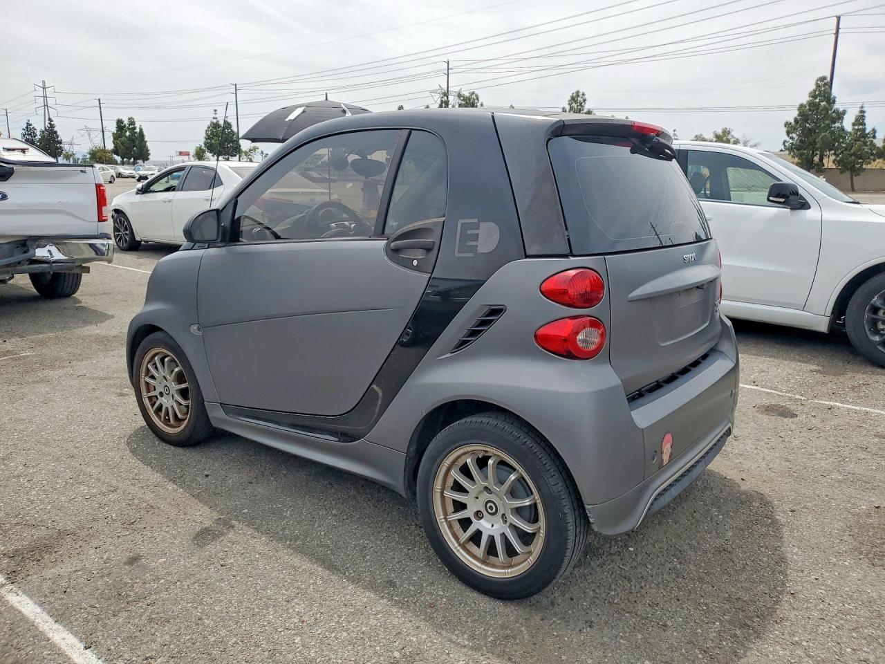 2014 Smart Fortwo - Image 2