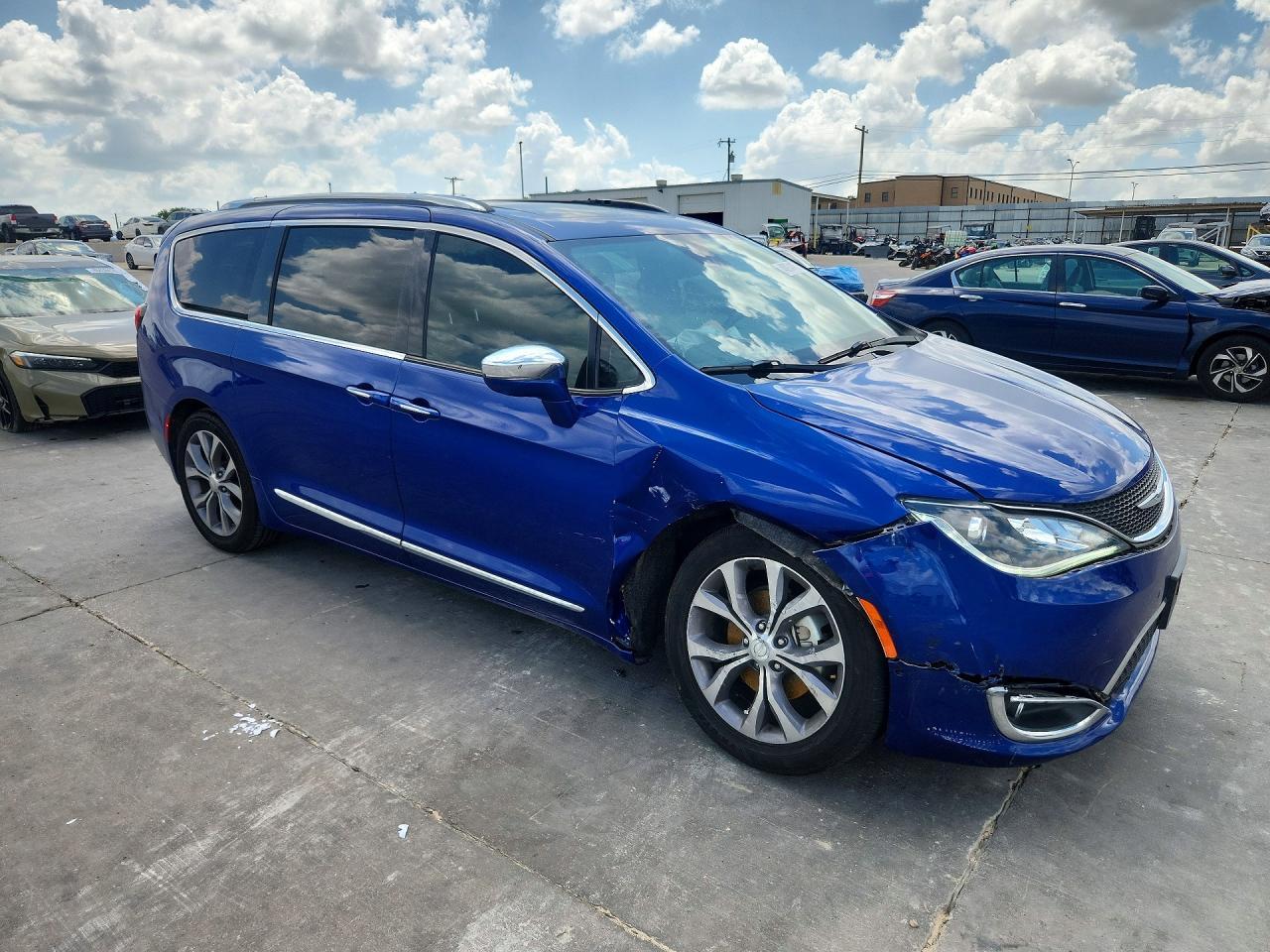 2020 Chrysler Pacifica Limited - Image 4