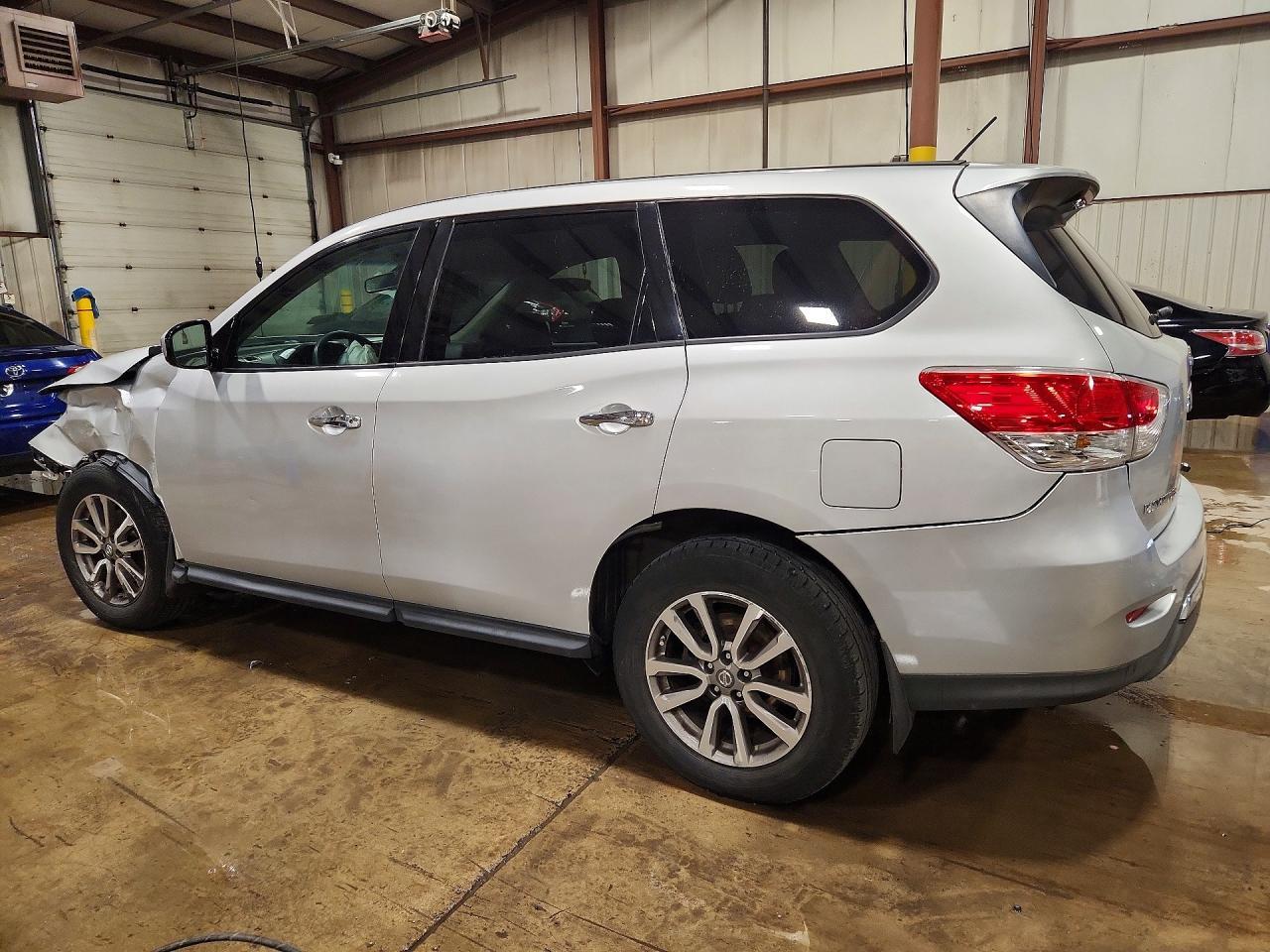 2014 Nissan Pathfinder S - Фото 2