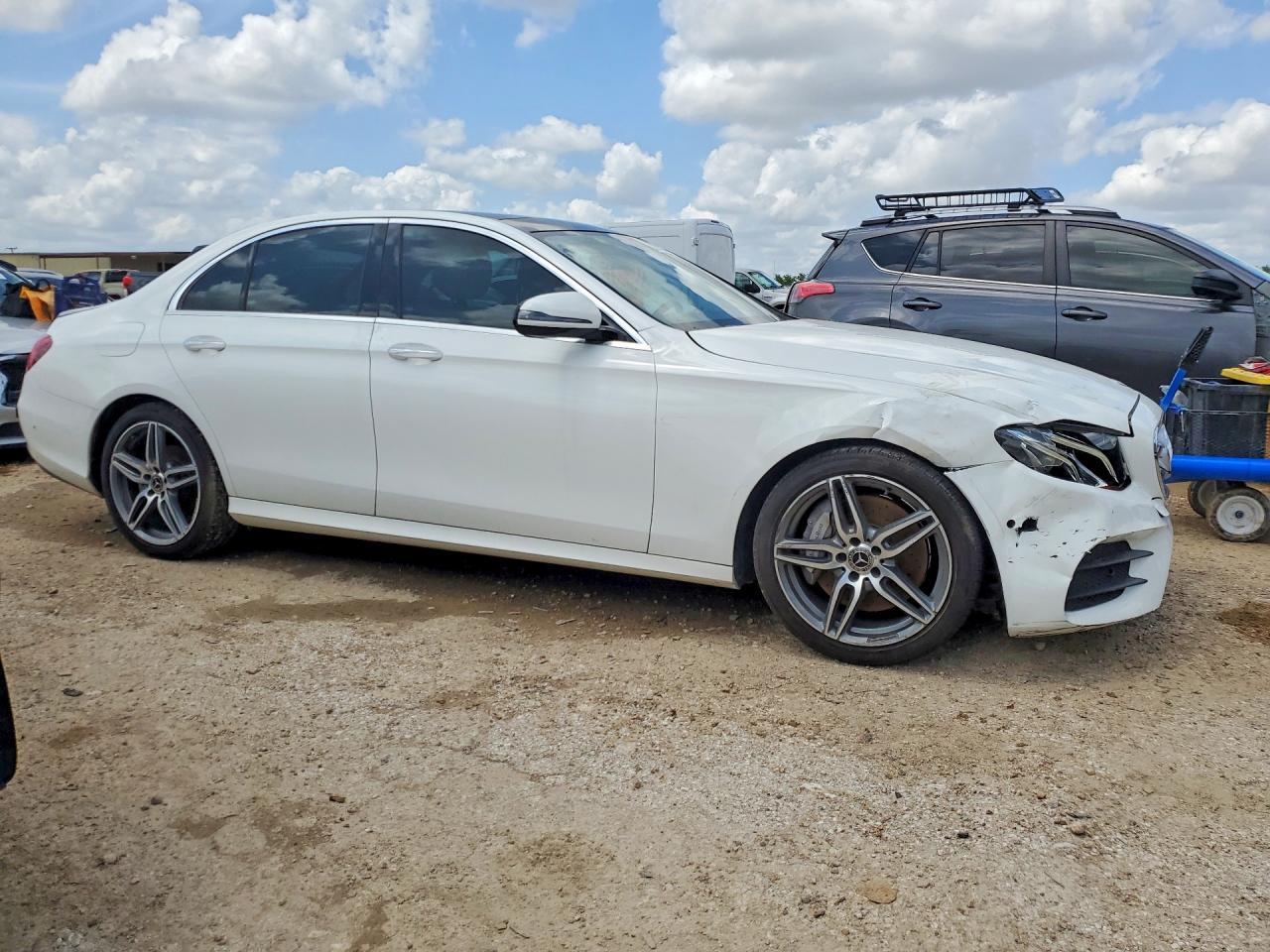 2018 Mercedes-Benz E 300 - Фото 4