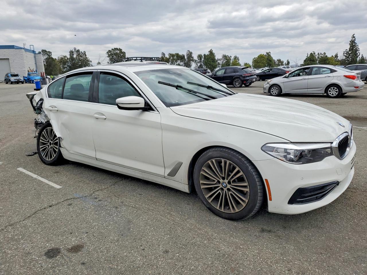 2019 BMW 530 I - Фото 4