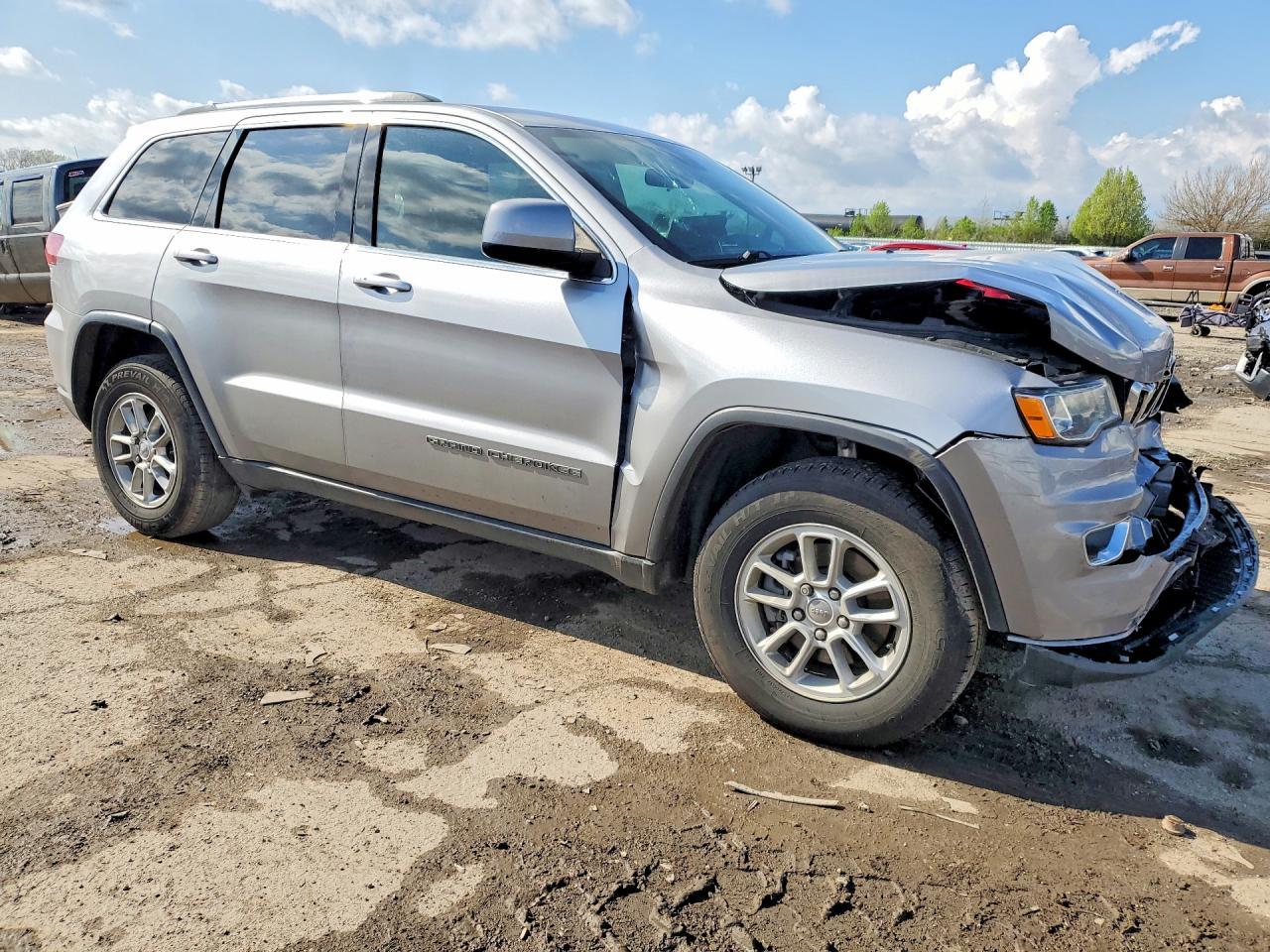 2020 Jeep Grand Cherokee Laredo - Image 4