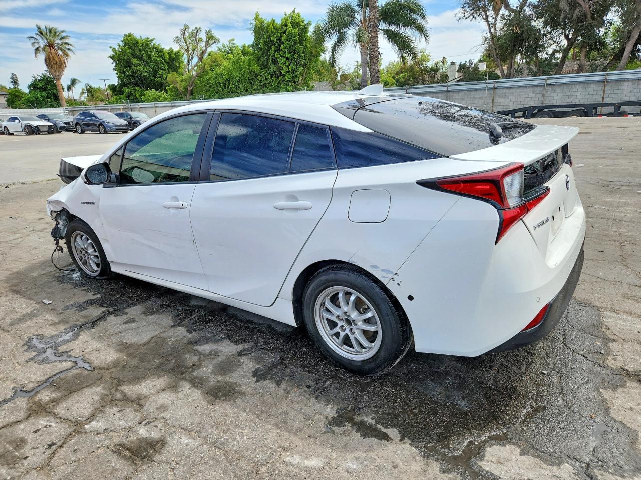 2022 Toyota Prius Le - Фото 2