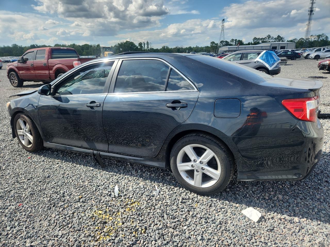 2013 Toyota Camry Se - Image 2