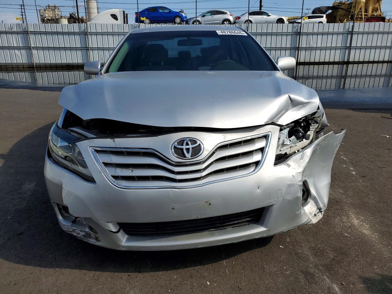 2011 Toyota Camry Le - Image 5