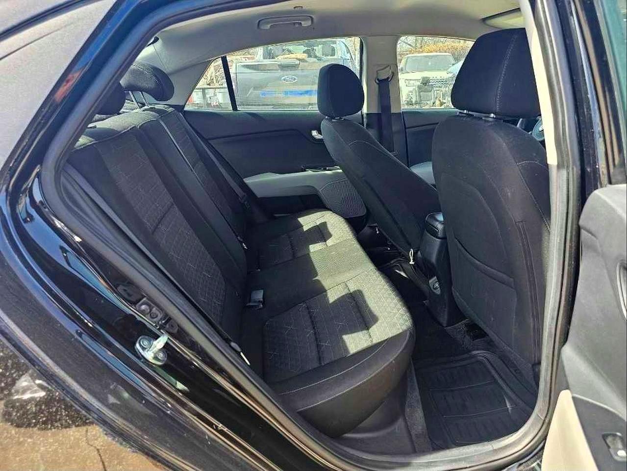 2021 Kia Rio S - Фото 6