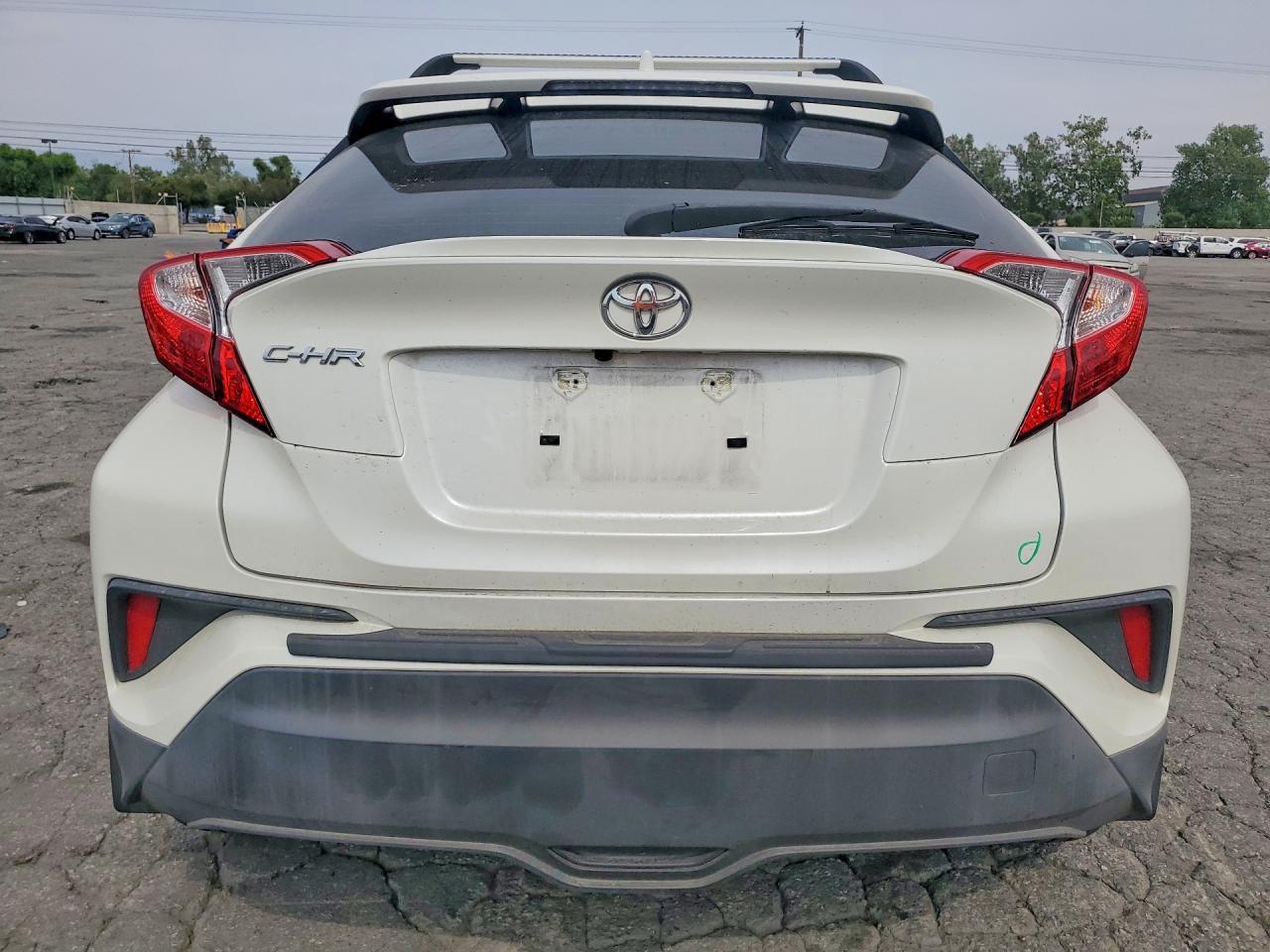 2020 Toyota C-Hr Xle - Image 6