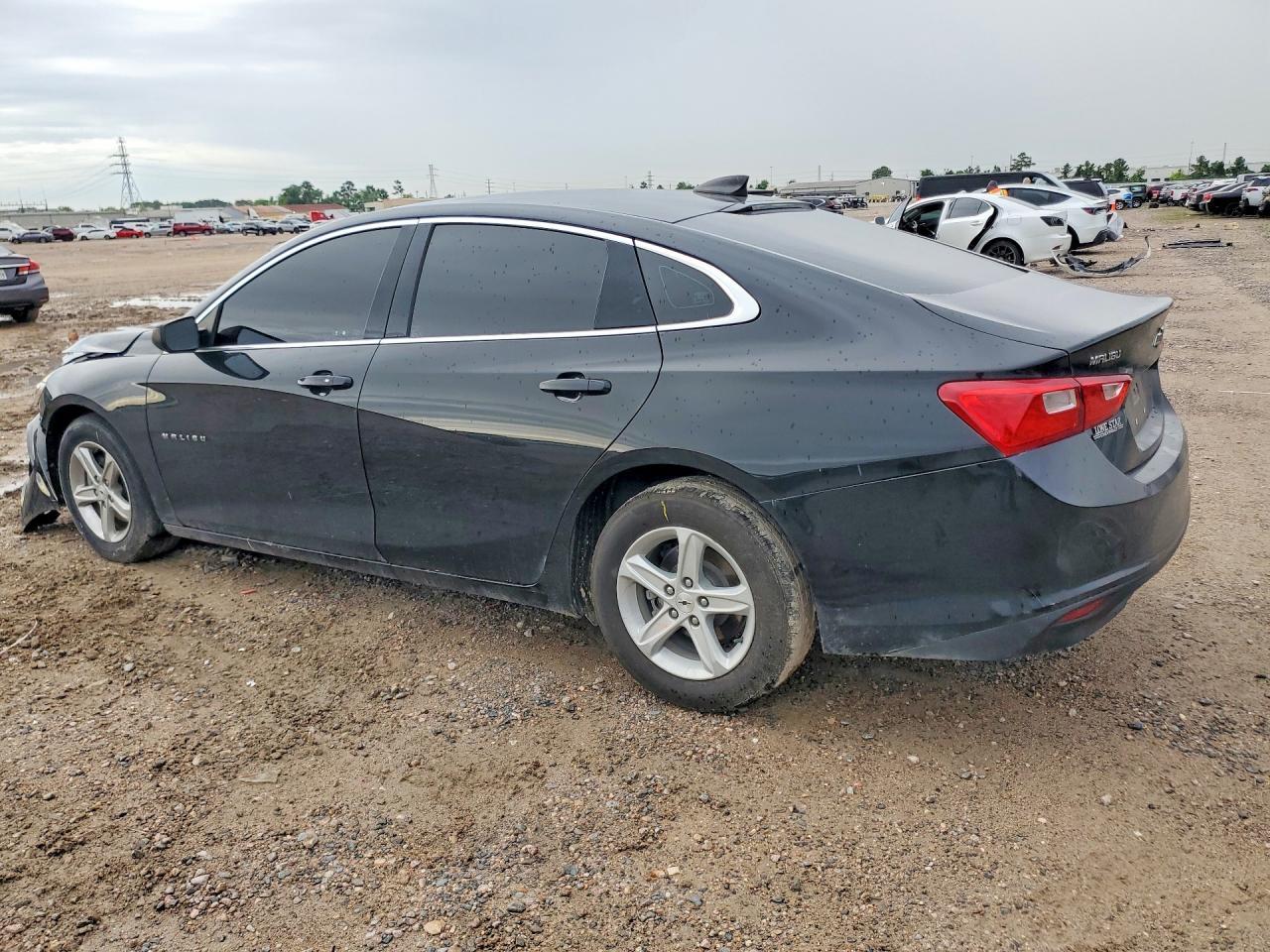 2022 Chevrolet Malibu Ls - Фото 2