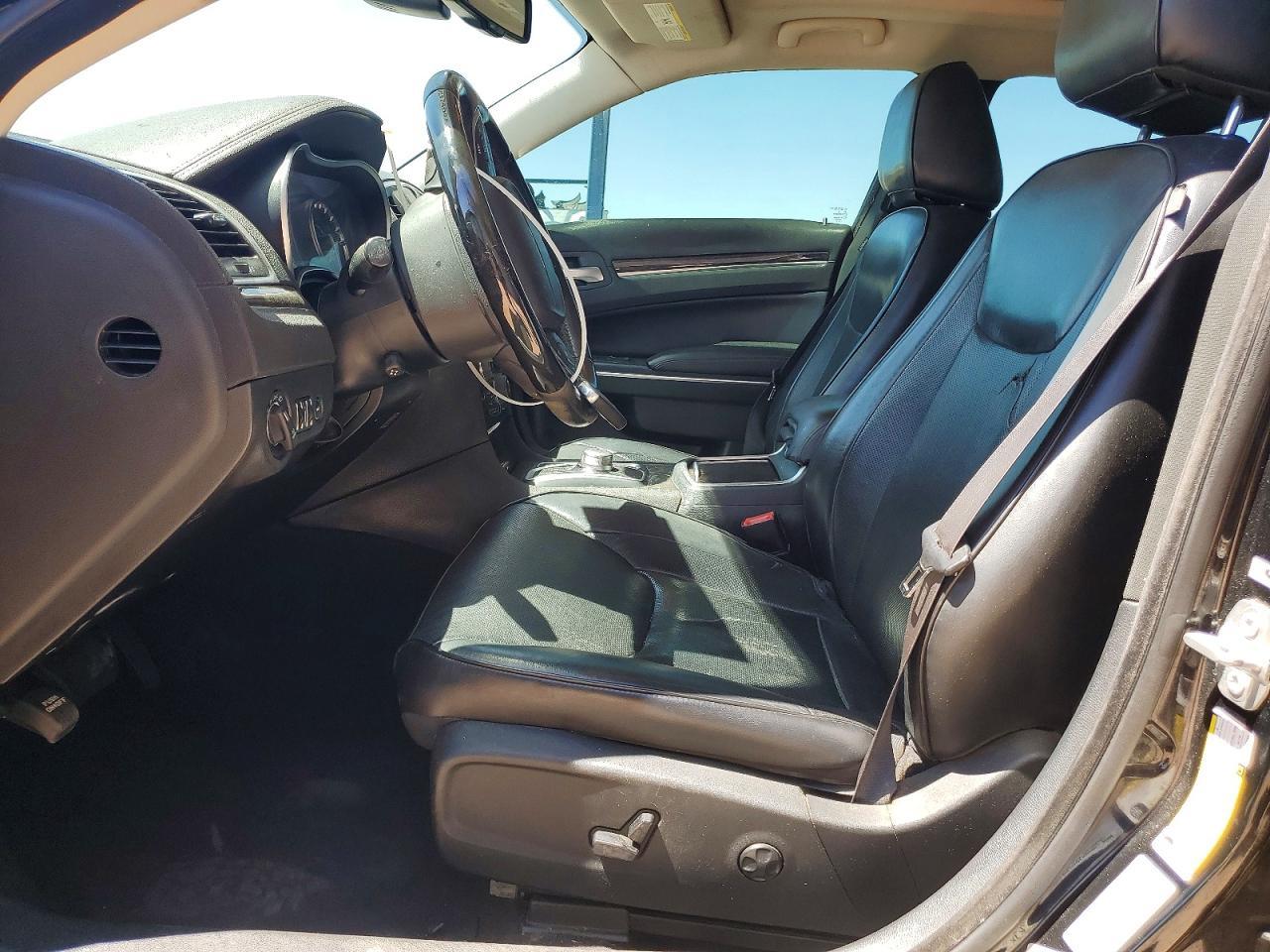 2016 Chrysler 300C - Image 7