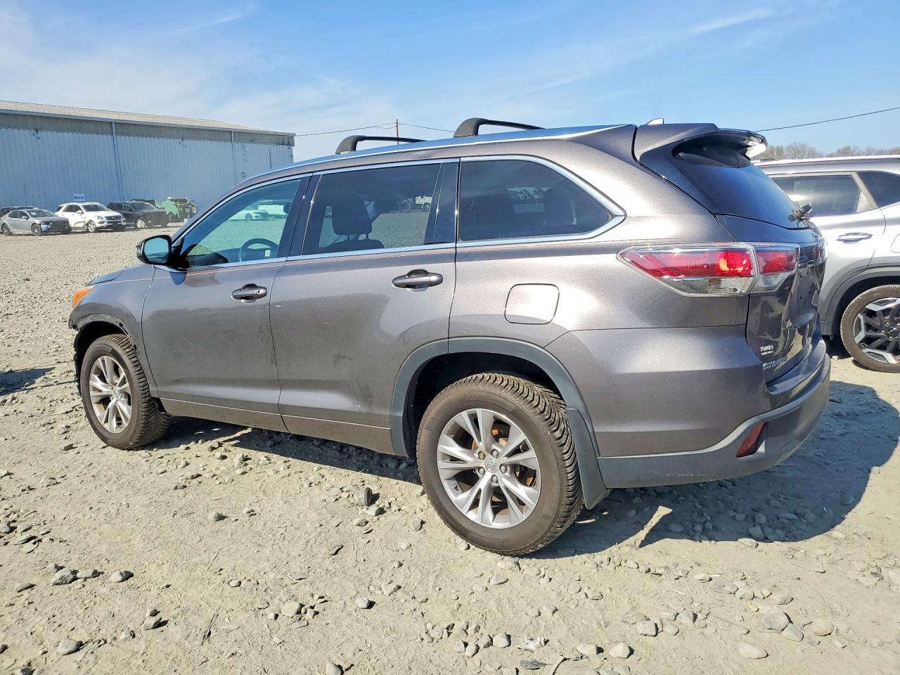 2015 Toyota Highlander Xle - Image 2