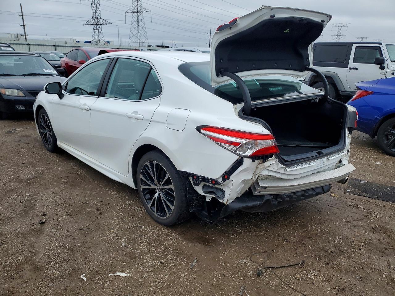 2020 Toyota Camry Se - Image 2