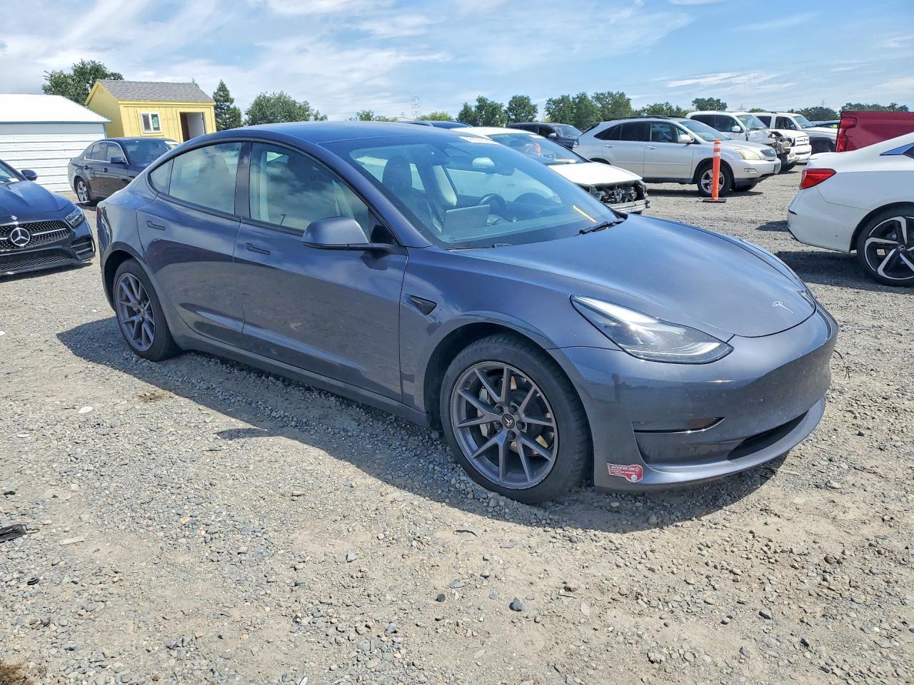 2023 Tesla Model 3 - Фото 4