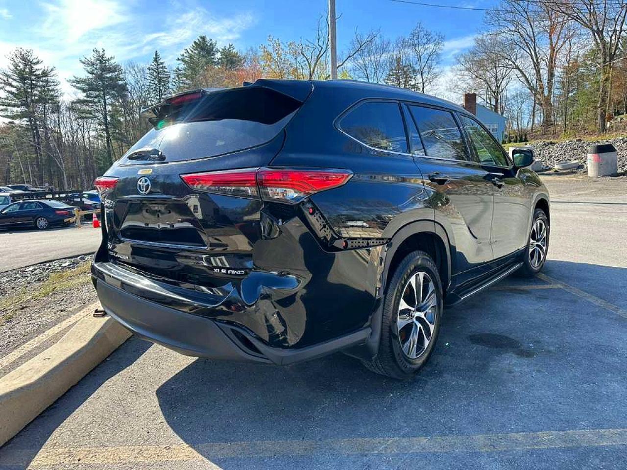 2022 Toyota Highlander Xle - Image 3