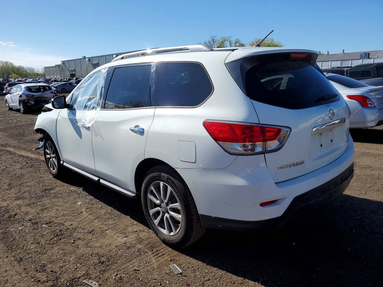 2016 Nissan Pathfinder - Image 2