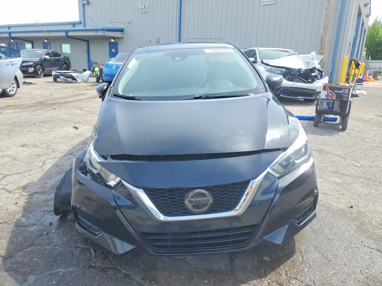 2020 Nissan Versa Sv - Image 5