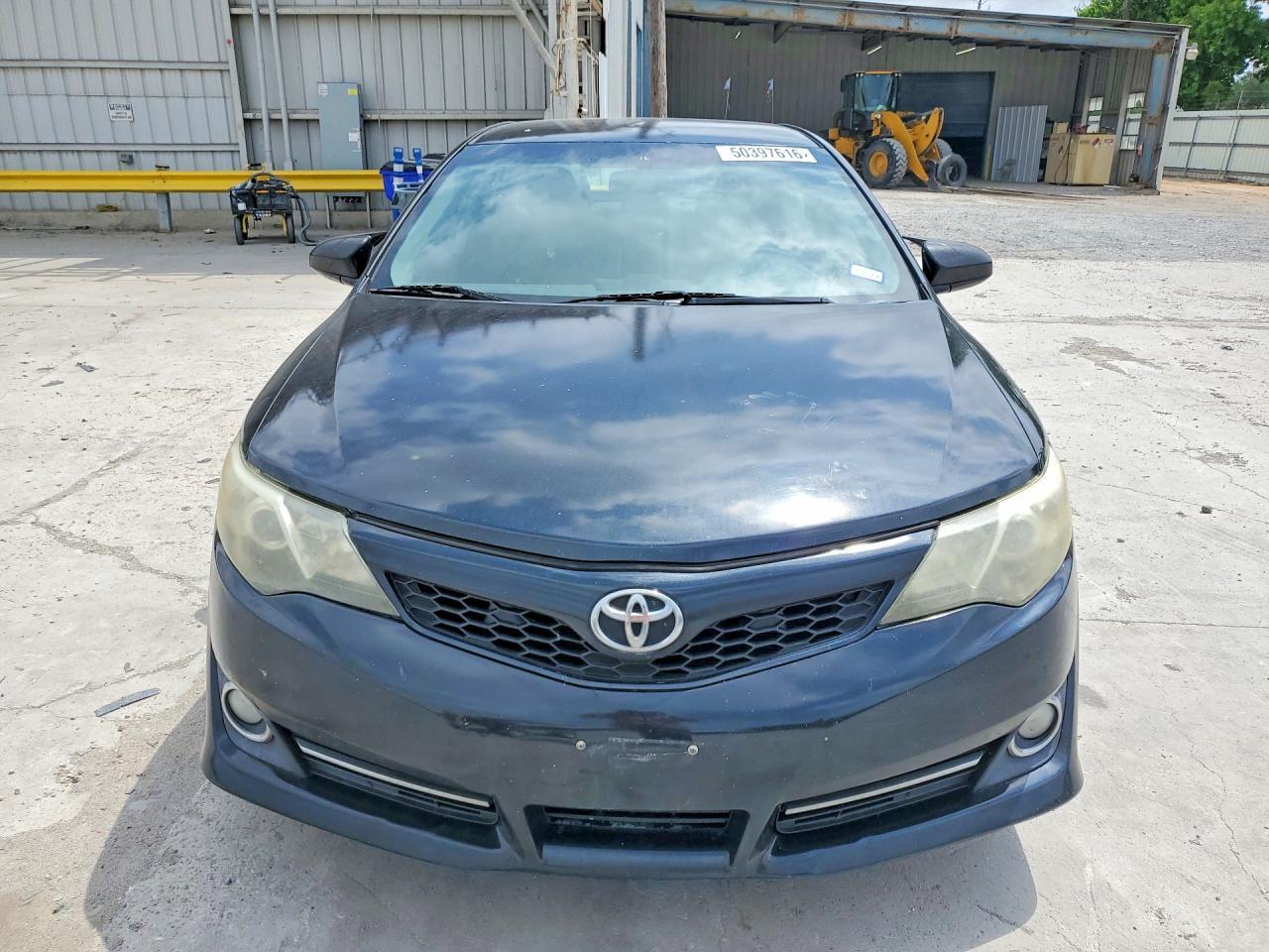 2014 Toyota Camry Se - Image 5