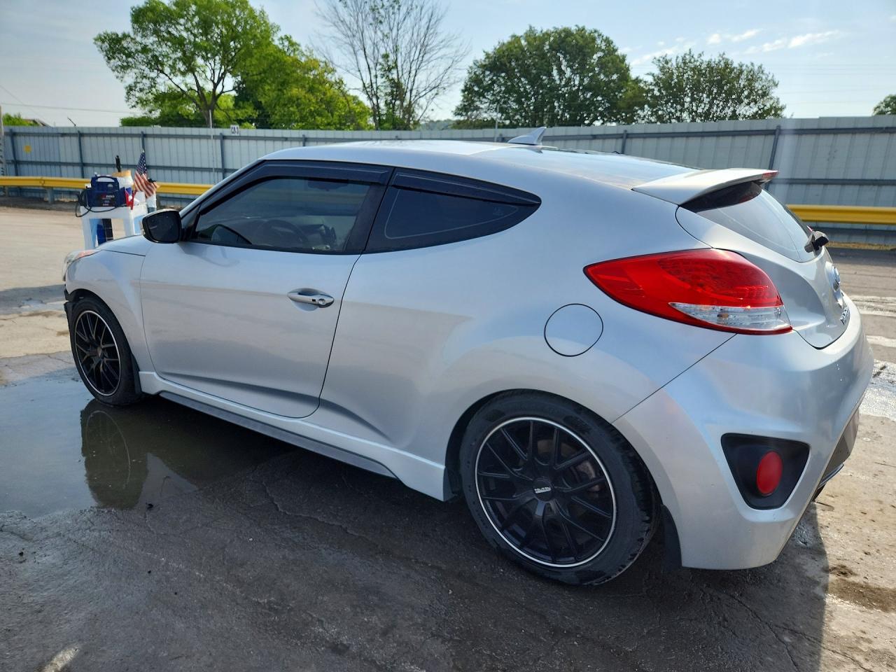 2016 Hyundai Veloster Turbo - Image 2
