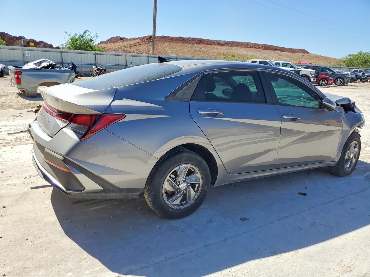 2025 Hyundai Elantra Se - Фото 3