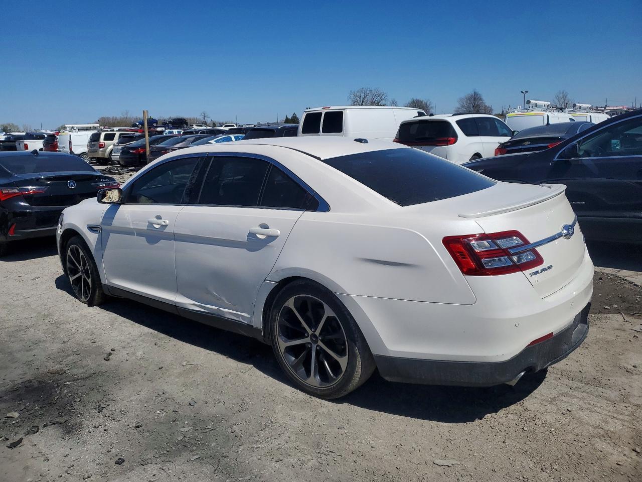 2016 Ford Taurus - Фото 2