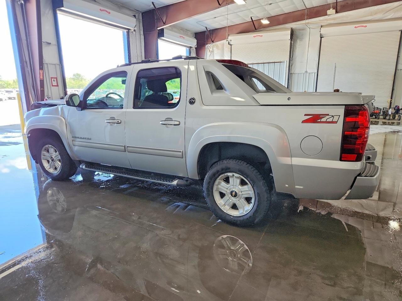 2013 Chevrolet Avalanche Lt - Фото 2
