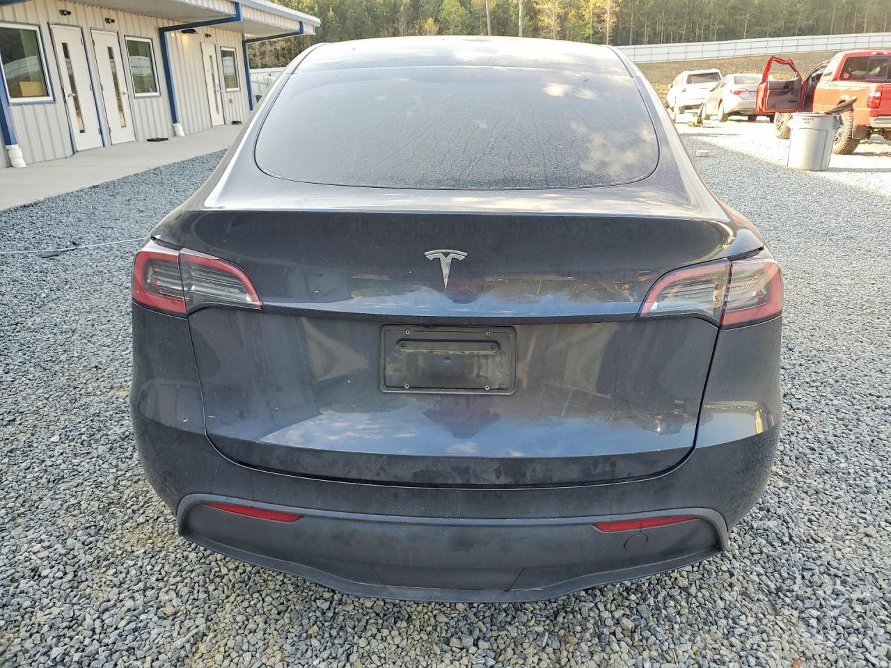 2025 Tesla Model Y - Фото 6