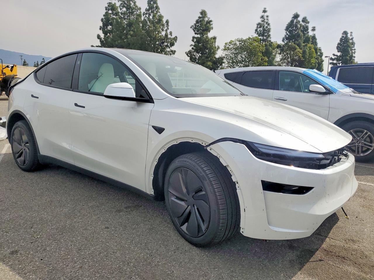 2026 Tesla Model Y - Фото 4
