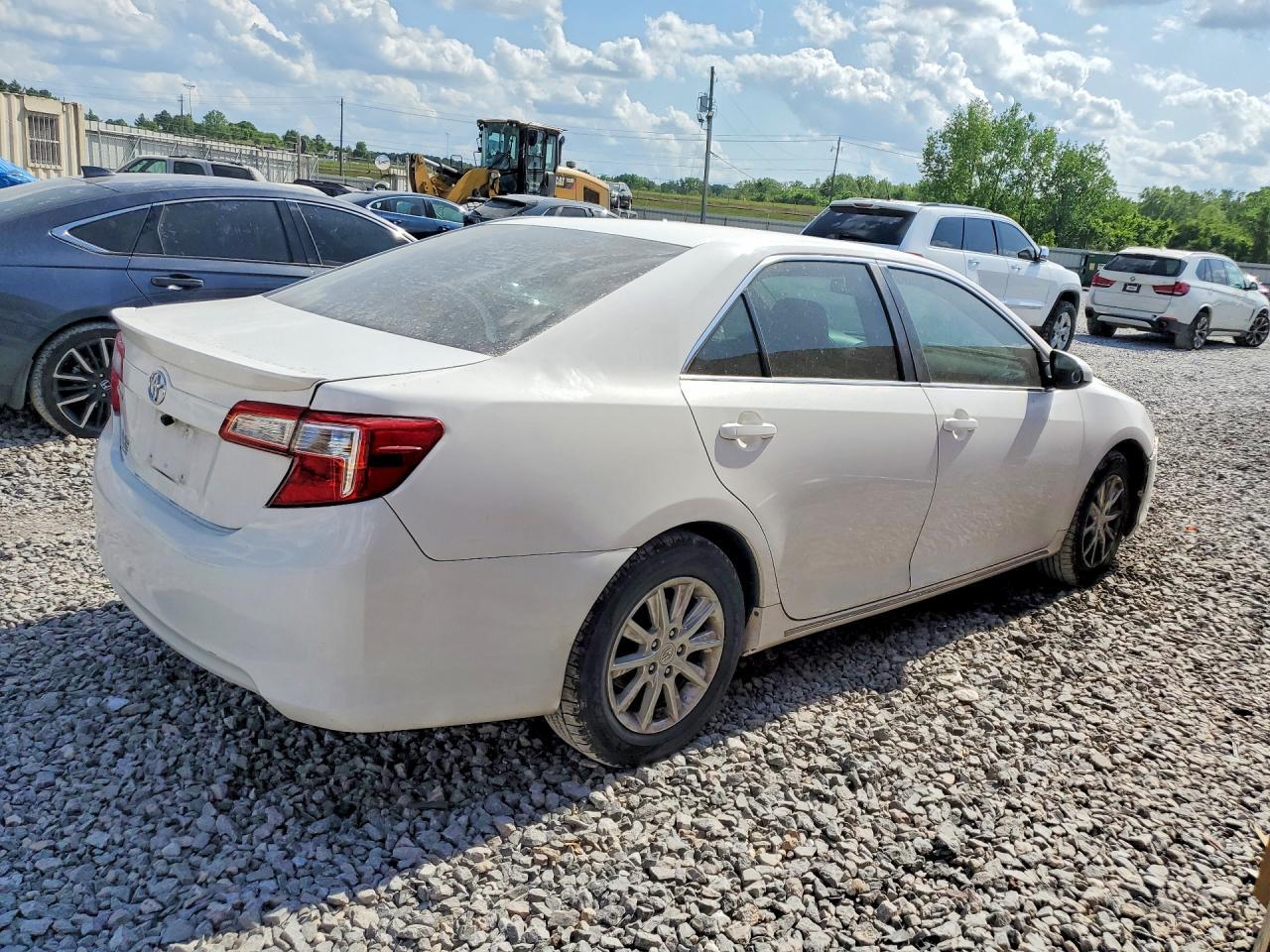 2012 Toyota Camry Le - Фото 3