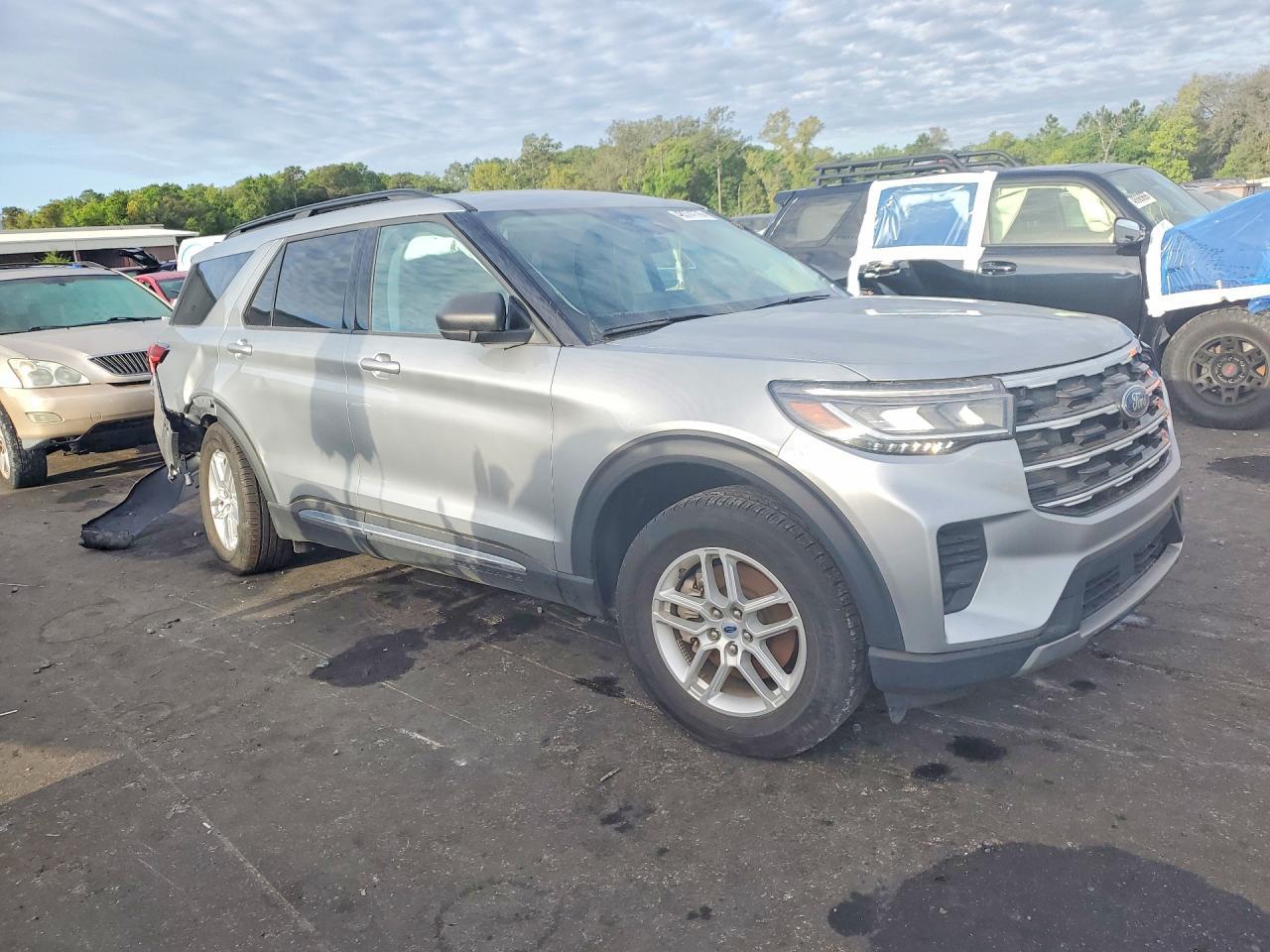 2025 Ford Explorer Active - Image 4