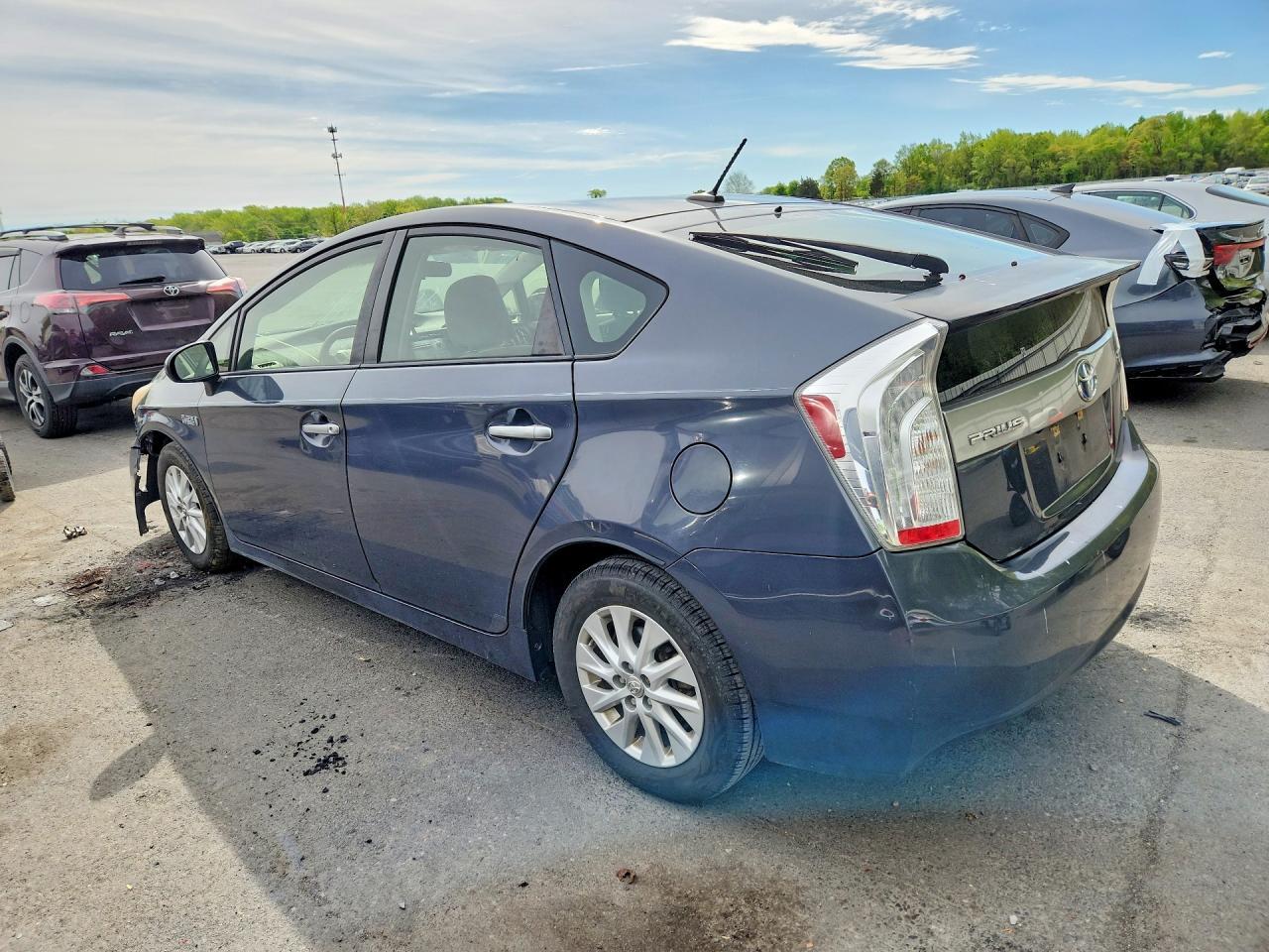 2013 Toyota Prius Plug-In Hybrid Base - Image 2