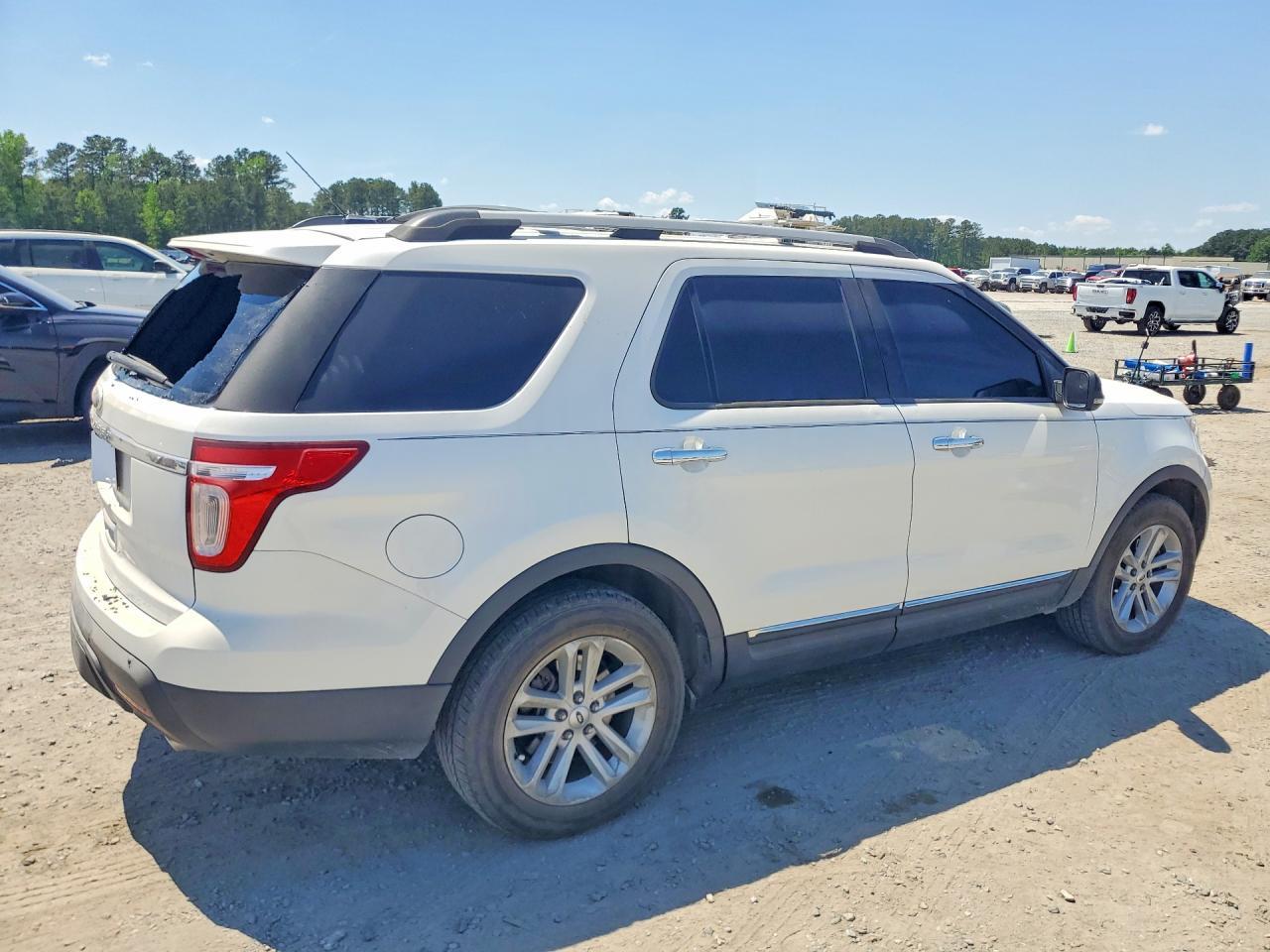 2012 Ford Explorer Xlt - Image 3