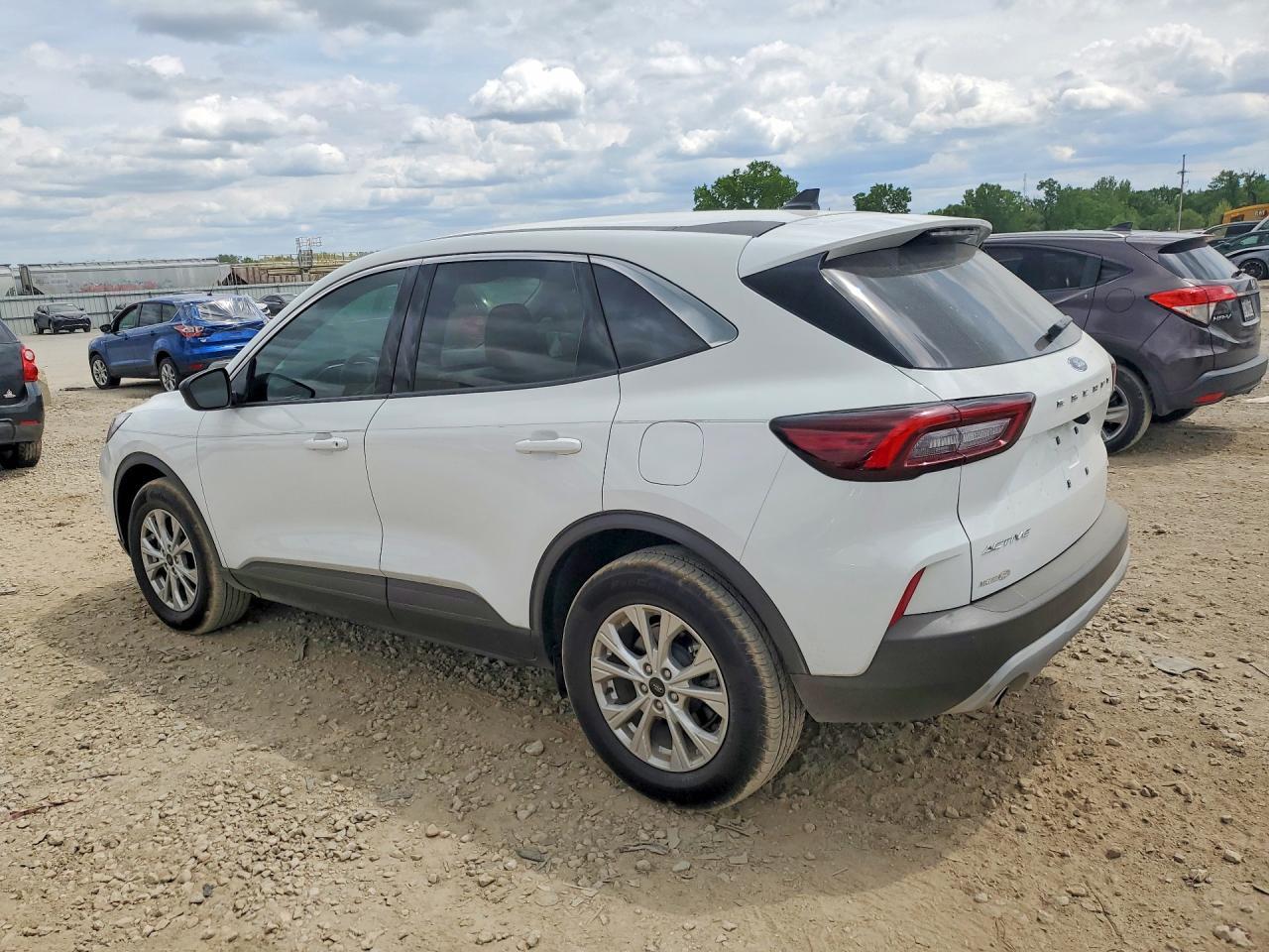 2024 Ford Escape Active - Image 2