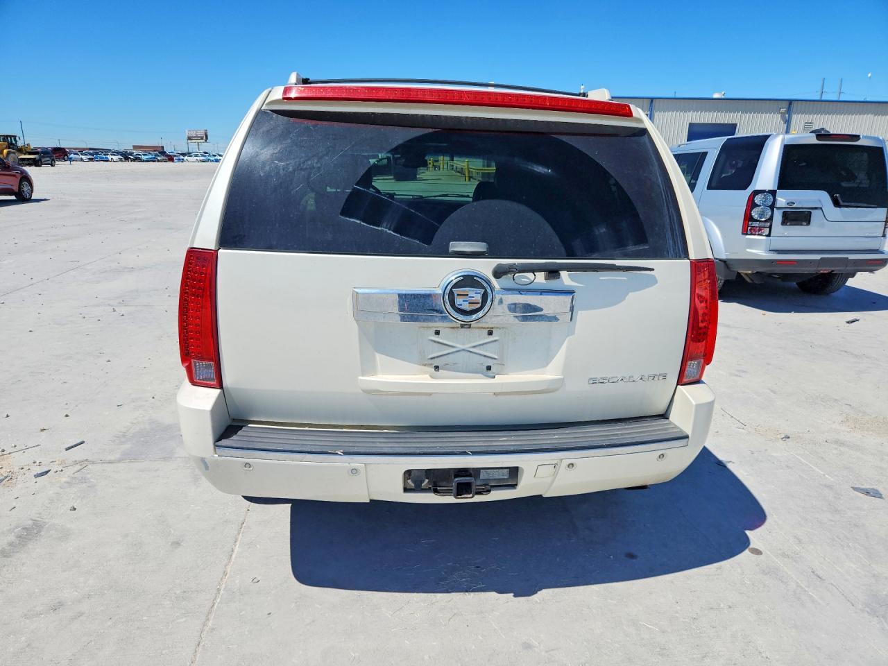 2008 Cadillac Escalade Luxury - Image 6