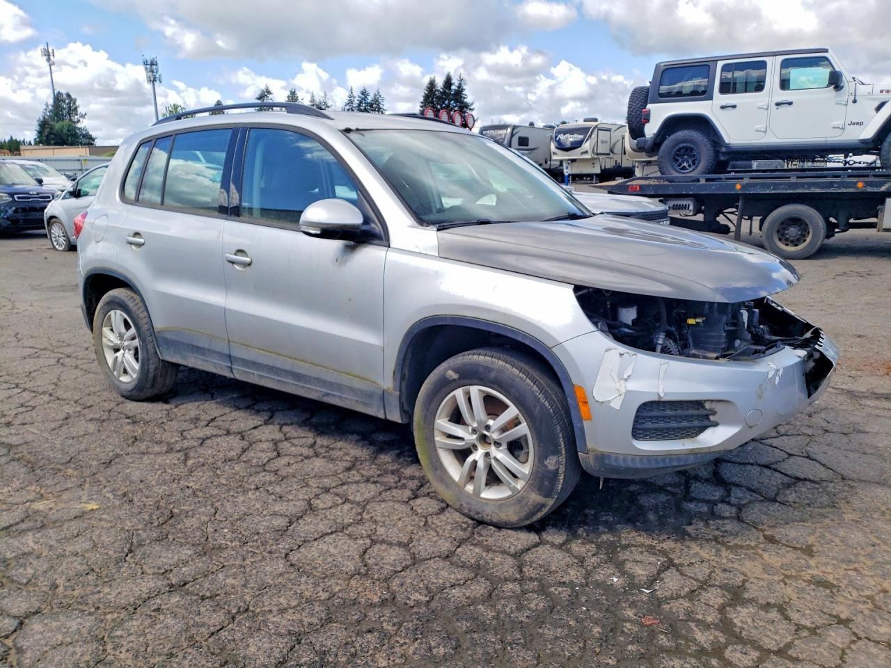 2017 Volkswagen Tiguan S - Фото 4