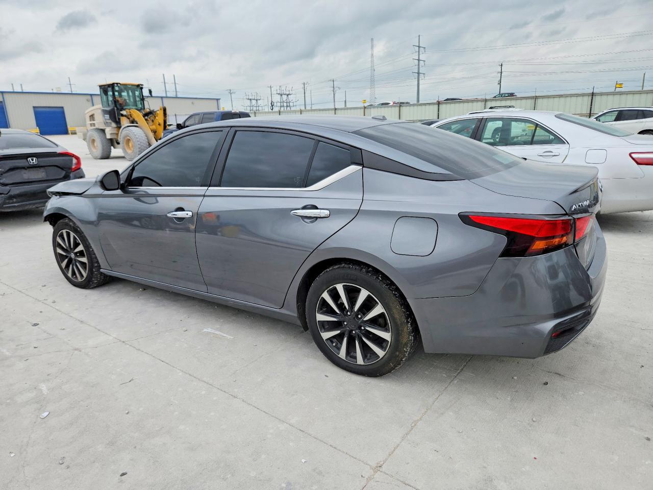 2020 Nissan Altima S - Фото 2