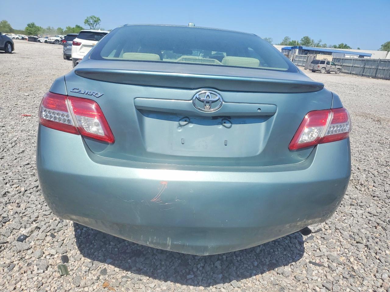 2010 Toyota Camry Le - Фото 6