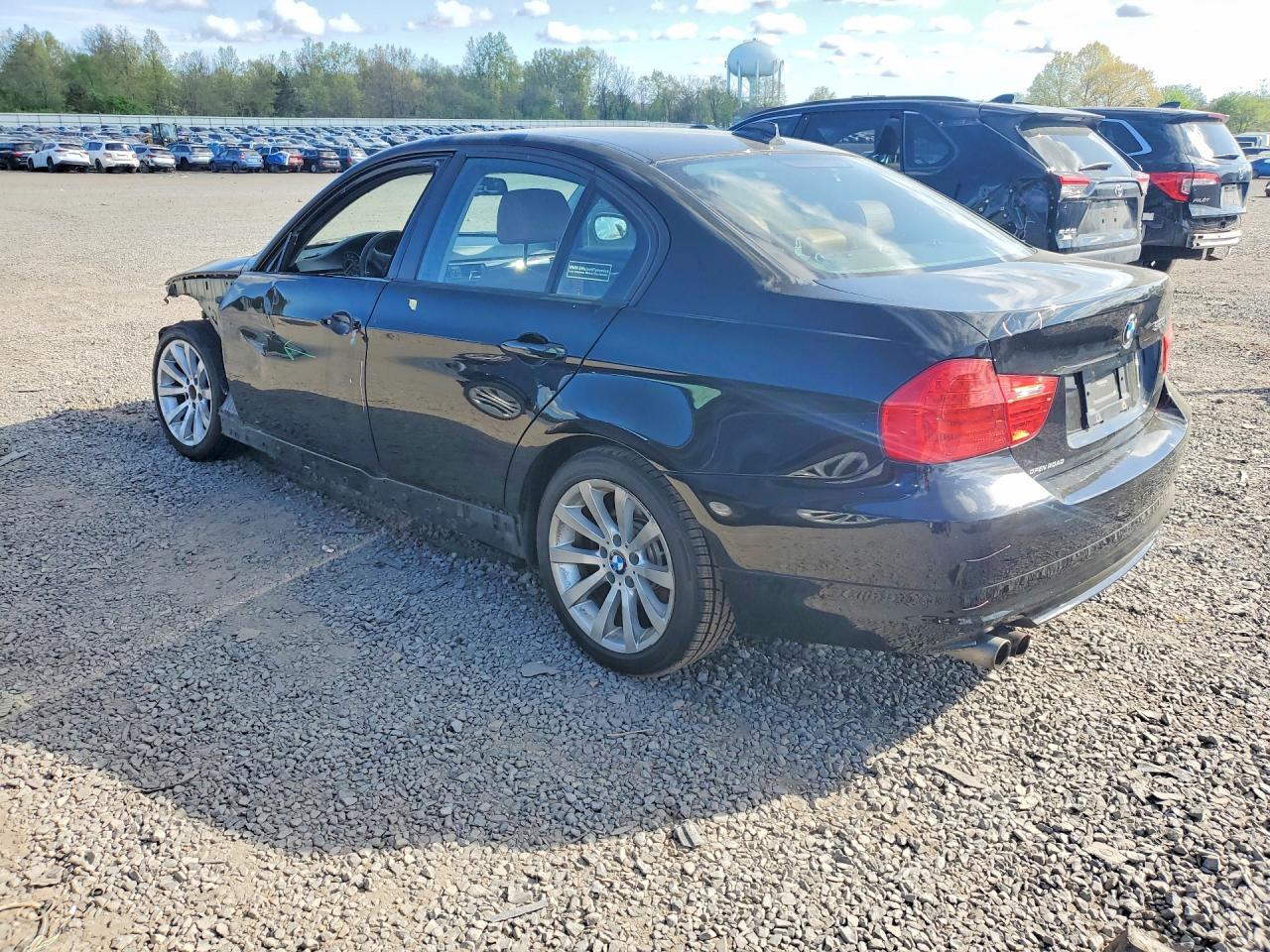 2011 BMW 328 Xi Sulev - Image 2