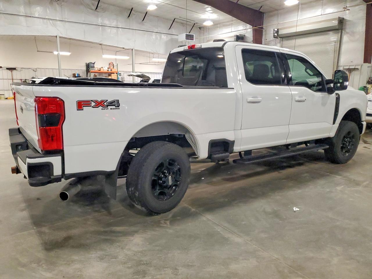 2023 Ford F350 Super Duty - Фото 3