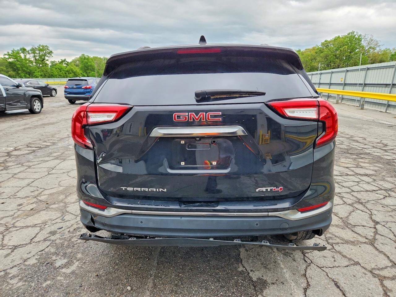 2022 GMC Terrain - Image 6