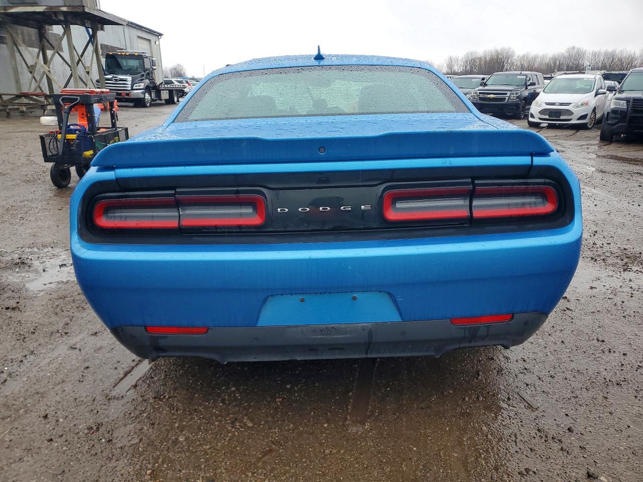 2016 Dodge Challenger R - Image 6