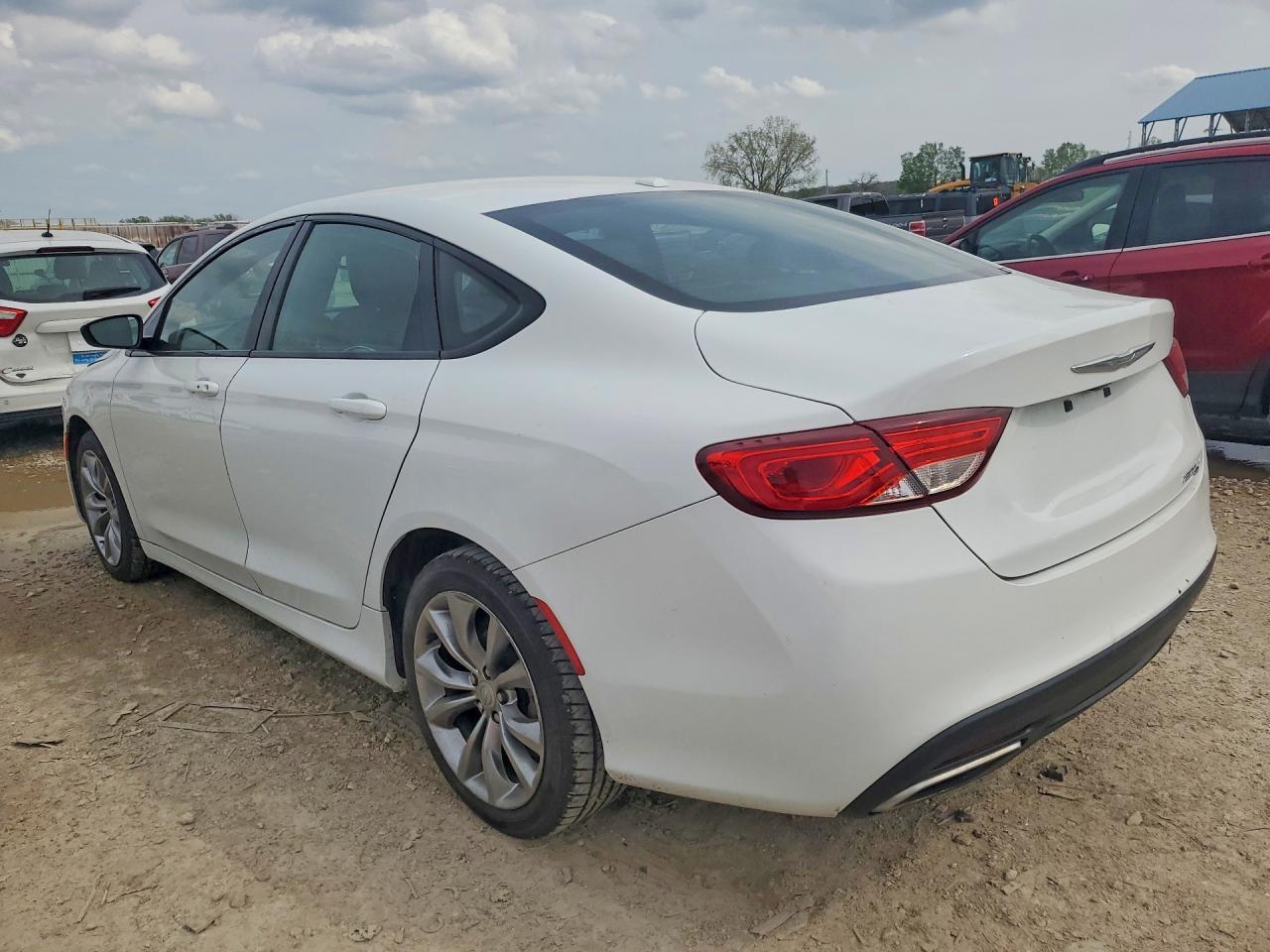 2015 Chrysler 200 S - Фото 2