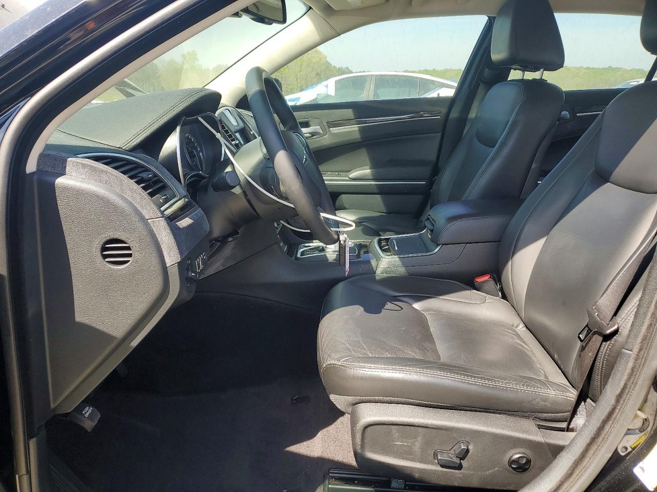 2018 Chrysler 300 Touring - Image 7