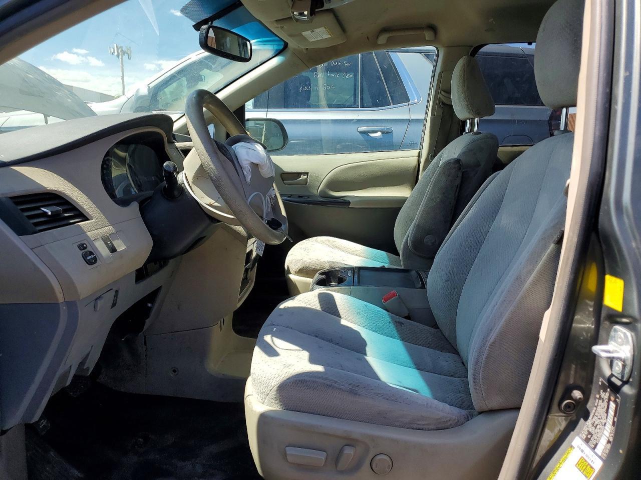 2011 Toyota Sienna Le - Image 7